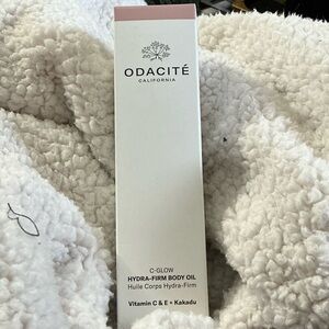 Odacité C-Glow Hydra-Firm Body Oil